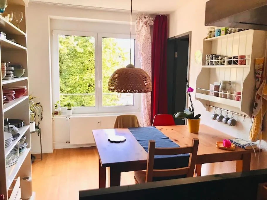 Cosy & Central, Lovely Terrace Over River & Park Zúrich